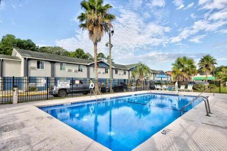 Days Inn by Wyndham Savannah Gateway I-95 - 8