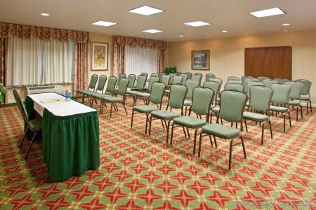 Holiday Inn Express & Suites-Summit Township, an IHG - 6