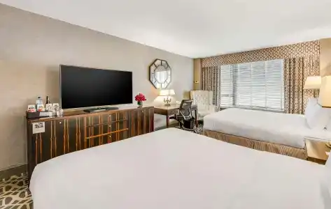The Madison, a Hilton - 7