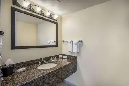 Clarion Inn & Suites Central Beach - 12