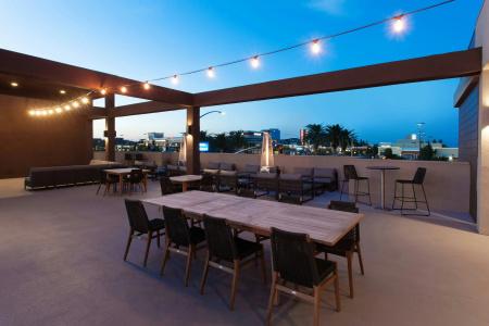 SpringHill Suites by Marriott Orange County - 20