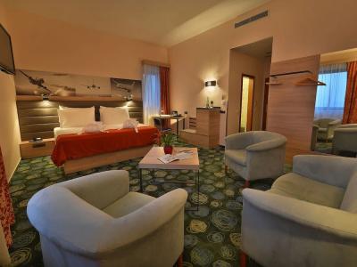 Ramada Airport Prague - 33