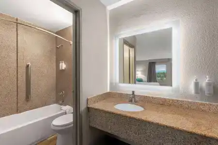 Days Inn by Wyndham Lookout Mountain West - 9