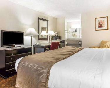 Quality Inn & Suites Coliseum - 19
