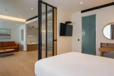 Hyperion City with Heated Pool - 314