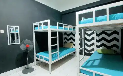 Backpackers 44 - 3