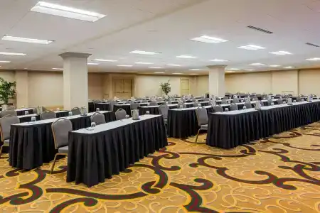 Hilton Indianapolis & Suites - 27
