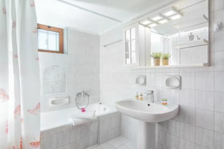 Elea Suites & Residences - 233