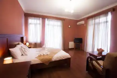 Astoria - 4