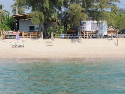 Oyo 1083 Lanta Wild Beach Resort - 9