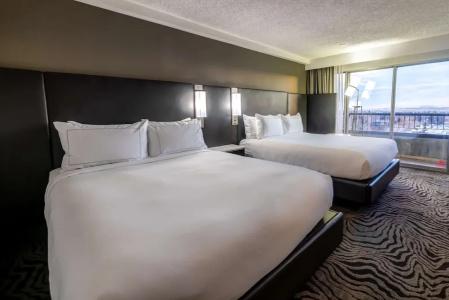 DoubleTree by Hilton North - 56