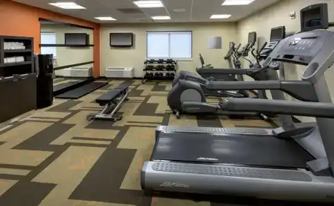 Courtyard by Marriott - 17