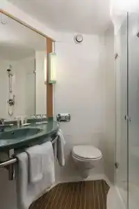 ibis Ellerslie - 8
