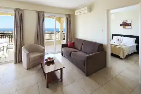 Club St. George - 25