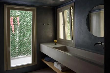 Este Luxury Suites - 78