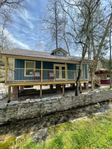 All Seasons Treehouse Village - 32