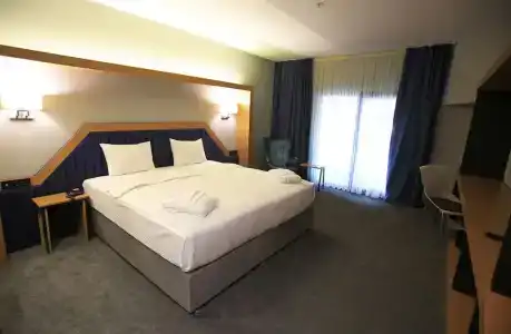 Roof 264 and Suites - 87