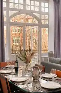 11 Cadogan Gardens & - 113