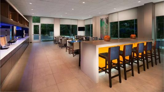Glō Best Western Nashville Airport West - 35