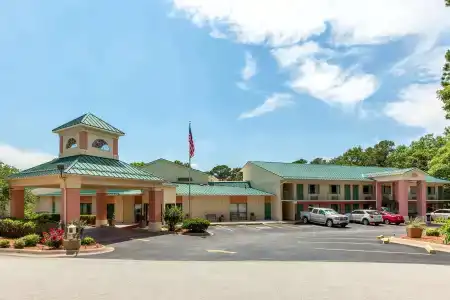 Super 8 by Wyndham - 11
