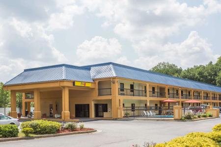 Super 8 by Wyndham/I-85 Atlanta - 11