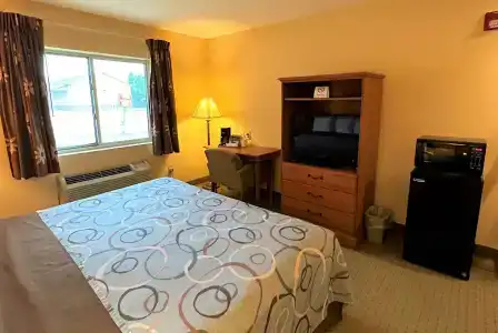Super 8 by Wyndham at Forbes Landing - 5
