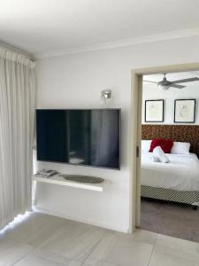 Noosa Parade Holiday Inn - 99