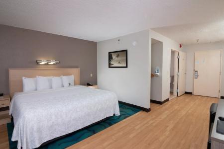 Red Roof Inn Plus+ Miami Airport - 58