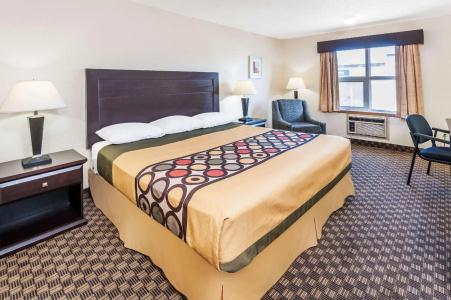 Super 8 by Wyndham/Airport - 17
