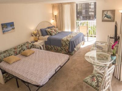 Tropical Studios At Marine Surf Waikiki - Free Parking - Best Location - Full Kitchen - Swimming Pool - 56