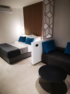 Zoes & Suites - 111