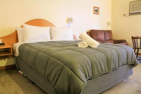 St Georges Motor Inn - 84