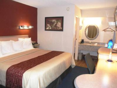 Rodeway Inn - 13