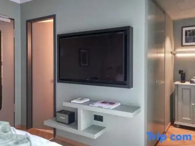 Gekko House Frankfurt, a Tribute Portfolio - 67