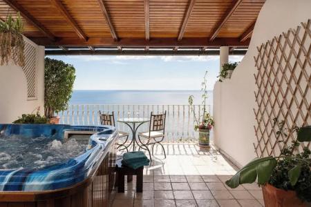 Eden Roc Suites - 353