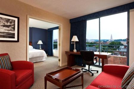 Sheraton Suites Old Town - 39