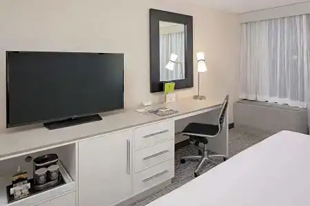 DoubleTree by Hilton Chicago Magnificent Mile - 61