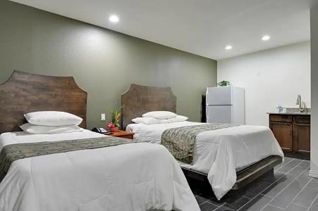 Romantic Inn & Suites - 20