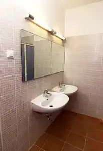 Absolut City Hostel - 9