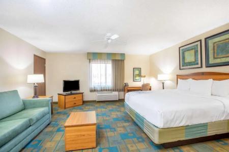 La Quinta By Wyndham East - 32