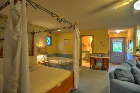 Blue Mountain Mist Country Inn - 138