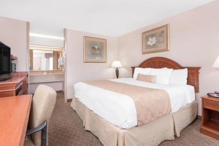 Ramada by Wyndham - 3