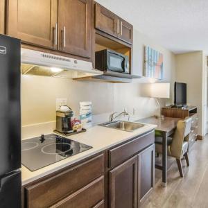 Hawthorn Suites by Wyndham Fort Benning - 23