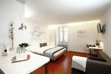 La Cour Des Augustins Boutique Gallery Design - 79