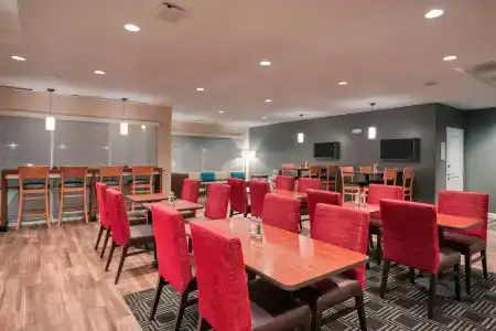 TownePlace Suites by Marriott Indianapolis Airport - 22