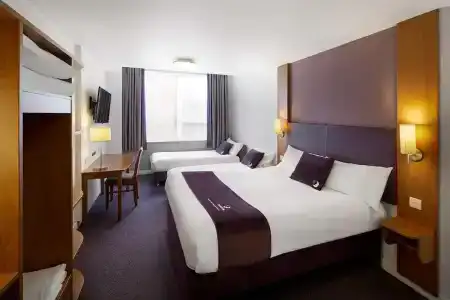 Premier Inn Putney Bridge - 30