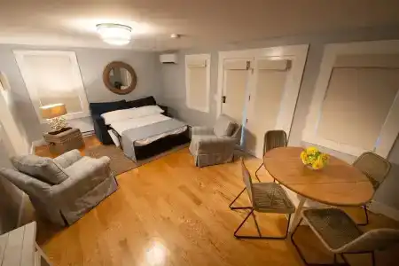 Town & Tide Inn - 69