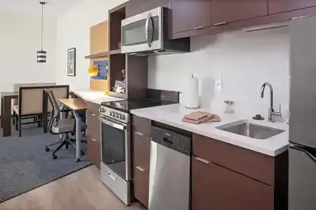 TownePlace Suites by Marriott Orlando Airport - 52