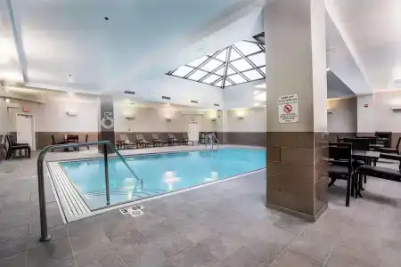 Hilton Indianapolis & Suites - 15