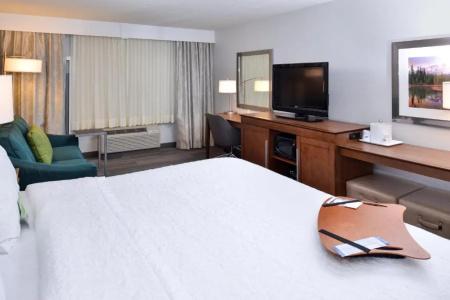 Hampton Inn & Suites by Hilton University NW - 57